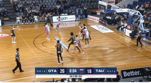 这也太讽刺了吧！怀伊三分球17投2中 第二节只得到10分 半场落后掘金8分