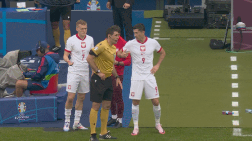 莱万多夫斯基登场！波兰第60分钟换人 莱万多夫斯基首次亮相本届欧洲杯