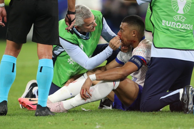 记者：姆巴佩不会接受鼻子手术 将缺席小组赛对阵荷兰和波兰的比赛