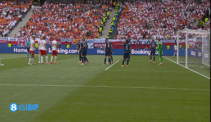 闪亮登场！布克萨尔在国际比赛中首秀 16分钟帮助波兰取得领先！