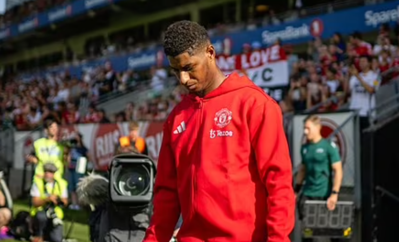 拉什福德被禁止驾车前两天遭遇车祸：队友马来西亚被送往医院 涉事者因酒后驾车被捕