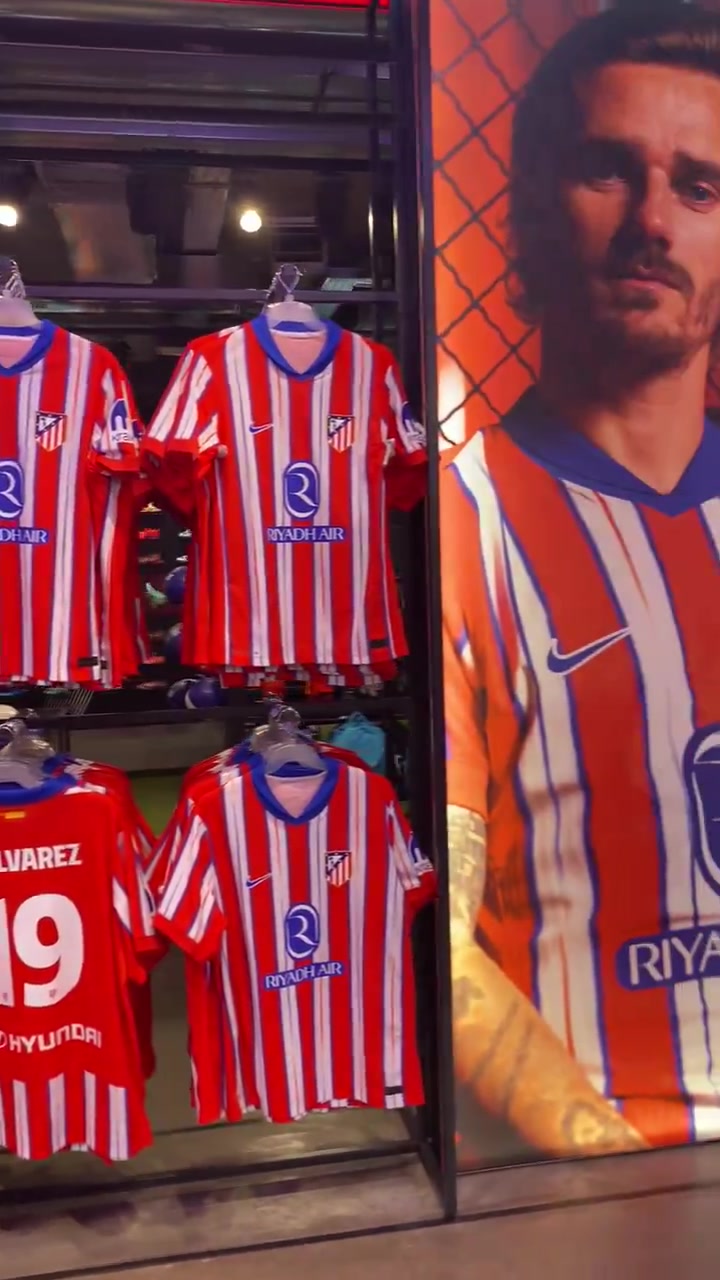新宠儿！马竞官方商店摆满阿尔瓦雷斯的19号球衣