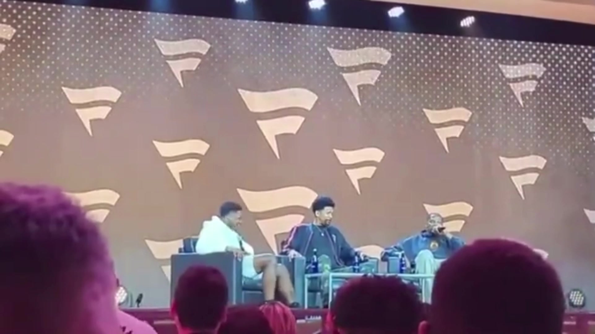 😂杜兰特被问该期待太阳做到些什么 遭观众抢答：一事无成！